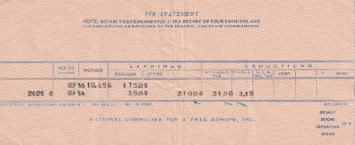 Lista płac wystawiona przez National Committee for a Free Europe, Nowy Jork, początek lat 50. XX w., dokumentująca wynagrodzenie pracownika Radia Wolna Europa.